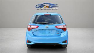 2017 Toyota Vitz - Thumbnail