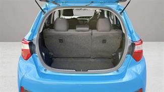 2017 Toyota Vitz - Thumbnail