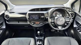 2017 Toyota Vitz - Thumbnail