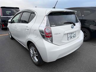 2013 Toyota Aqua - Thumbnail
