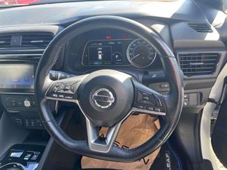 2018 Nissan Leaf - Thumbnail