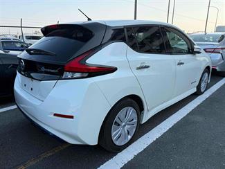 2018 Nissan Leaf - Thumbnail