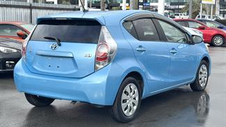 2013 Toyota Aqua - Thumbnail