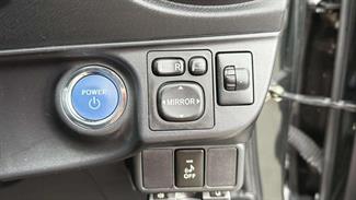 2013 Toyota Aqua - Thumbnail