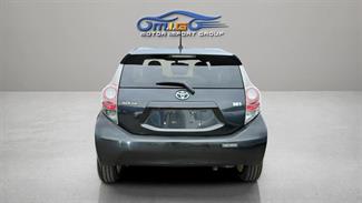 2013 Toyota Aqua - Thumbnail