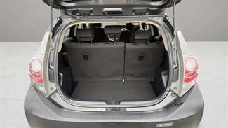 2013 Toyota Aqua - Thumbnail