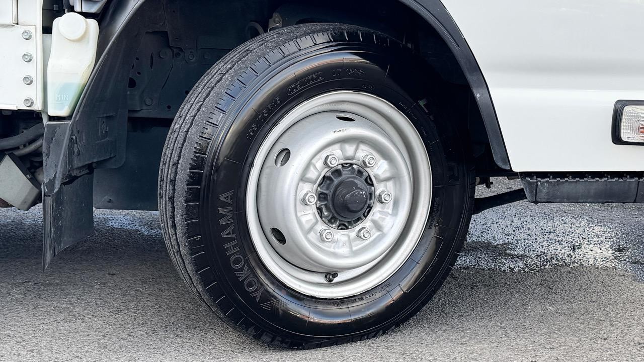 2019 Isuzu Elf