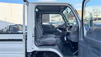 2019 Isuzu Elf - Thumbnail