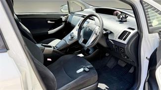 2012 Toyota Prius - Thumbnail
