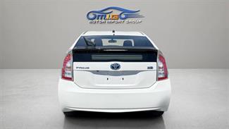 2012 Toyota Prius - Thumbnail