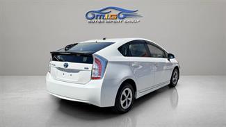 2012 Toyota Prius - Thumbnail