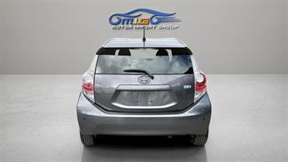 2012 Toyota Aqua - Thumbnail