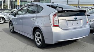 2012 Toyota Prius - Thumbnail