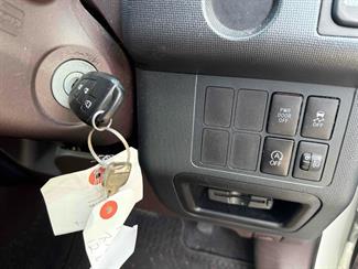 2014 Toyota SPADE - Thumbnail