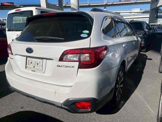 2016 Subaru Outback - Thumbnail