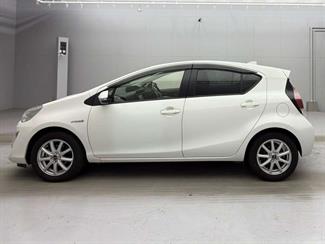 2015 Toyota Aqua - Thumbnail