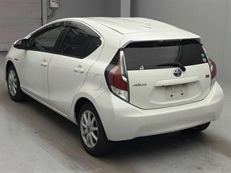 2015 Toyota Aqua - Thumbnail