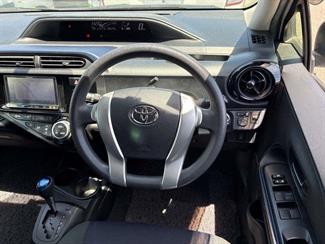 2015 Toyota Aqua - Thumbnail