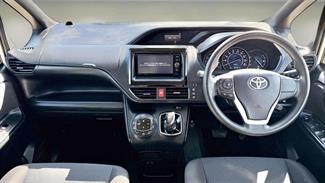 2017 Toyota Voxy - Thumbnail