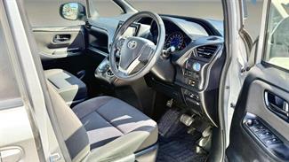 2017 Toyota Voxy - Thumbnail