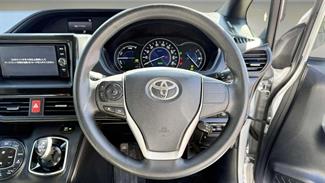 2017 Toyota Voxy - Thumbnail