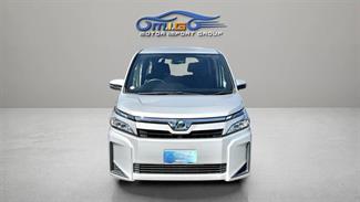 2017 Toyota Voxy - Thumbnail