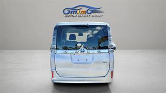2017 Toyota Voxy - Thumbnail