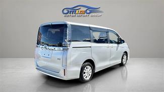2017 Toyota Voxy - Thumbnail