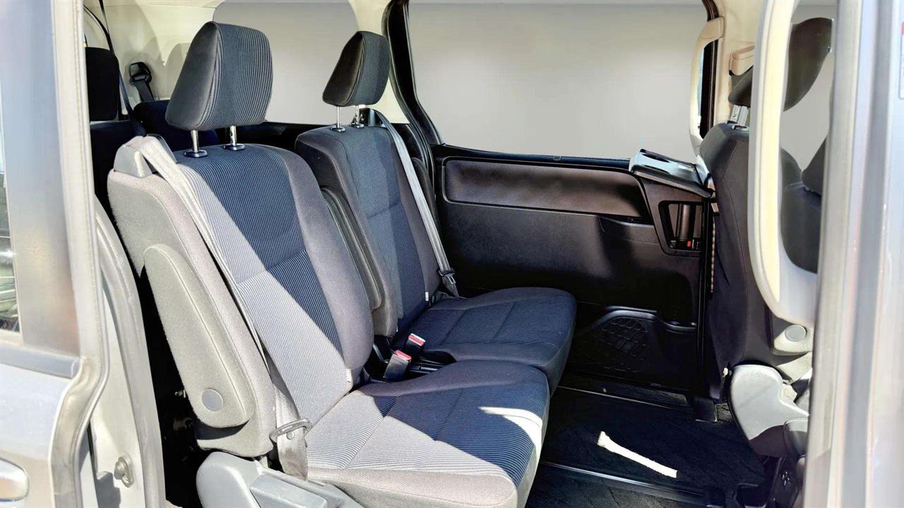2017 Toyota Voxy
