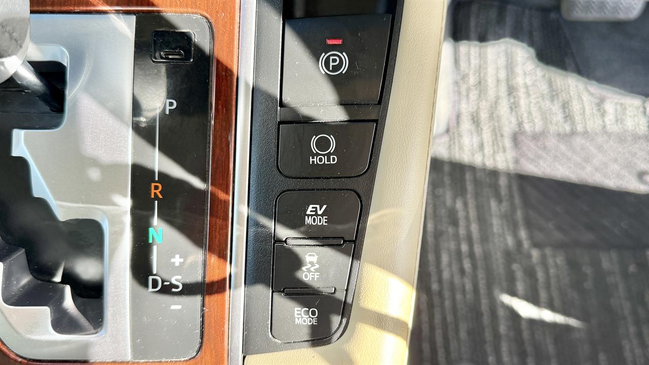 2015 Toyota Vellfire