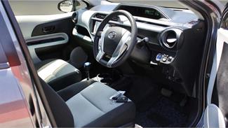 2013 Toyota Aqua - Thumbnail