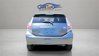 2013 Toyota Aqua - Thumbnail