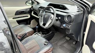 2012 Toyota Aqua - Thumbnail