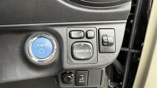 2012 Toyota Aqua - Thumbnail