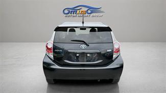 2012 Toyota Aqua - Thumbnail