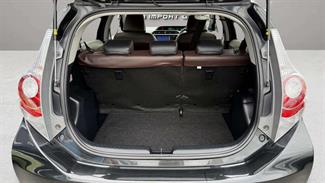 2012 Toyota Aqua - Thumbnail