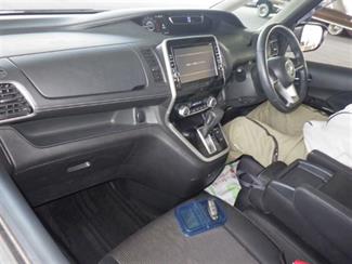 2016 Nissan Serena - Thumbnail