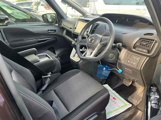2016 Nissan Serena - Thumbnail