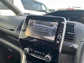 2016 Nissan Serena - Thumbnail