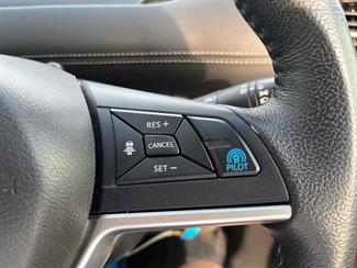 2016 Nissan Serena - Thumbnail