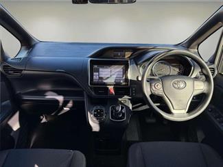 2014 Toyota Voxy - Thumbnail