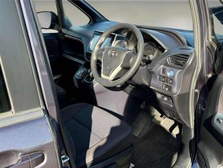 2014 Toyota Voxy - Thumbnail