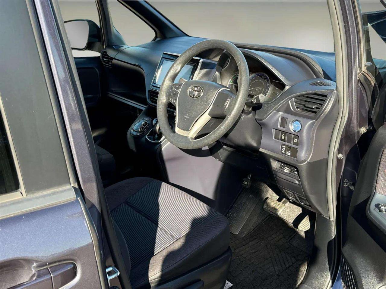 2014 Toyota Voxy