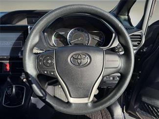 2014 Toyota Voxy - Thumbnail