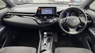 2017 Toyota C-HR - Thumbnail