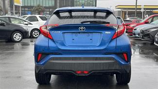 2017 Toyota C-HR - Thumbnail