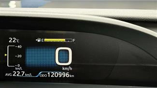 2016 Toyota Prius - Thumbnail