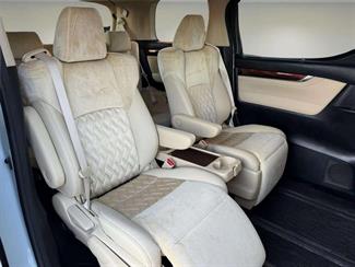 2016 Toyota Alphard - Thumbnail