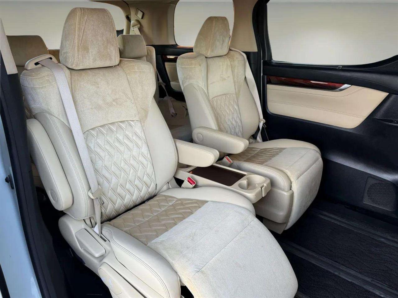 2016 Toyota Alphard