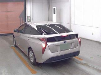 2017 Toyota Prius - Thumbnail